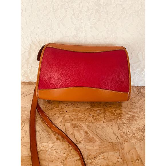 Vtg DOONEY and BOURKE AWL varsity tan trim small crossbody/shoulder bag - Picture 2 of 10